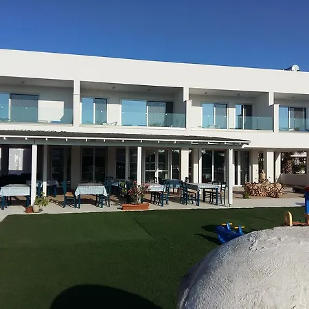 Christopher'S Sandy Beach Suites-3